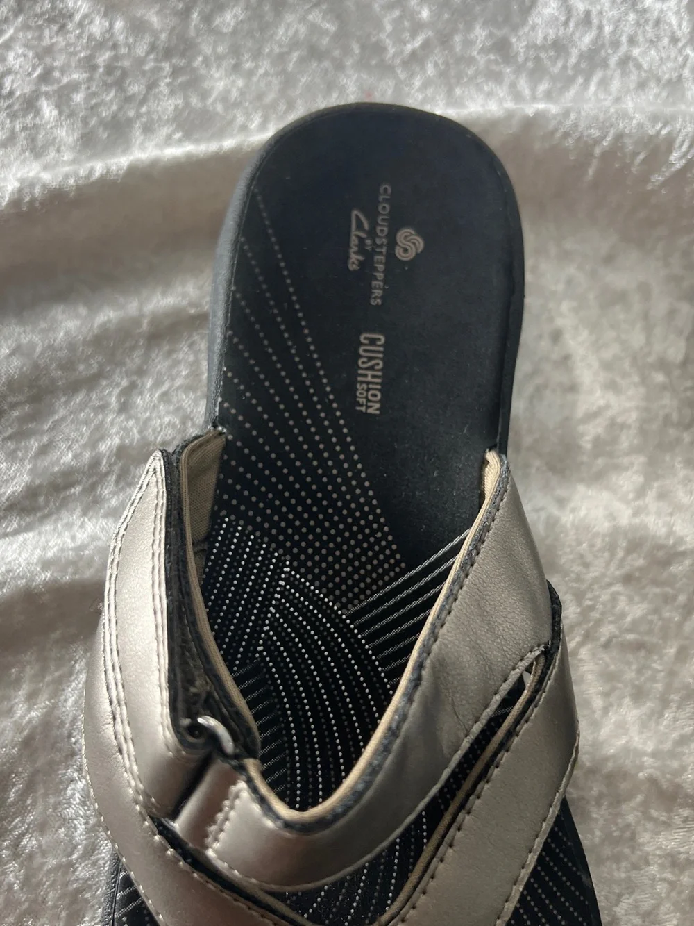 Cloudsteppers by Clarks Metallic Gray and Black Thong Sandals